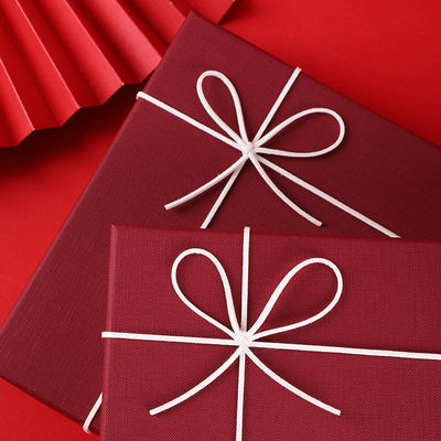 Commande personnalisée Acceptée Couvercle de luxe et boîte de base pour T-shirt Vêtements Emballage cadeau