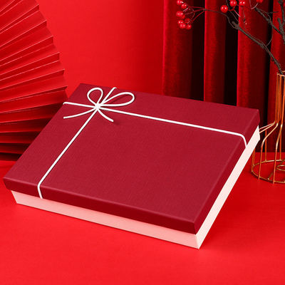 Commande personnalisée Acceptée Couvercle de luxe et boîte de base pour T-shirt Vêtements Emballage cadeau
