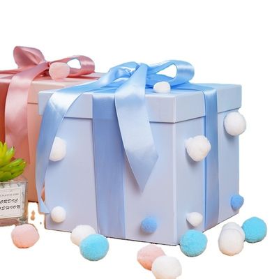 Carton de vêtements à couverture de monde coloré sur mesure avec fermeture magnétique et carton en papier