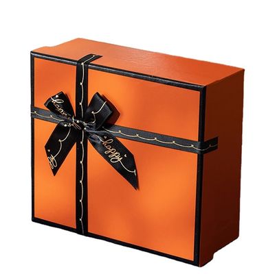 Boîte d'emballage cadeau sur mesure avec logo doré pour T-shirt vêtements et écharpe
