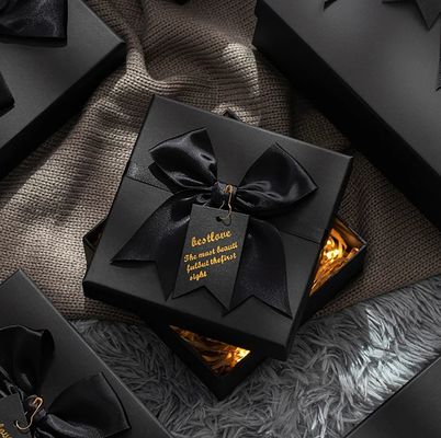 Boîte cadeau à couvercle magnétique rose