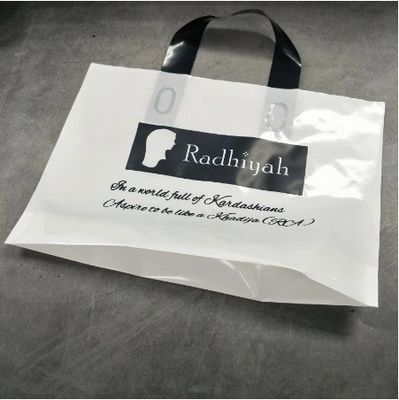 Produits à la mode Logo personnalisé Impression PE Sac de magasinage en plastique avec logo