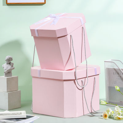 Boîte cadeau d'anniversaire de la nouveauté carré de ruban boîte d'emballage cadeau de papier pour la taille du logo personnalisé