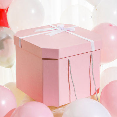 Boîte cadeau d'anniversaire de la nouveauté carré de ruban boîte d'emballage cadeau de papier pour la taille du logo personnalisé
