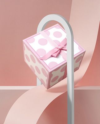 Boîte cadeau carré de luxe en relief avec couverture de bonbons et impression de fleurs