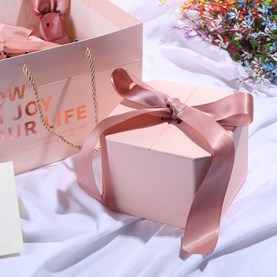Boîte cadeau de bijoux de luxe sur mesure avec fermeture magnétique et ruban noir