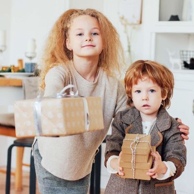 Matériau d'emballage Blanc 12 Pack 8x8x4 pouces Carré Boîte cadeau de fête d'anniversaire en papier avec couvercle