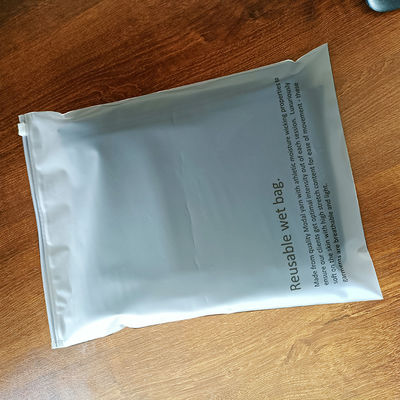 Coffret à fermeture à glissière en plastique pour vêtements