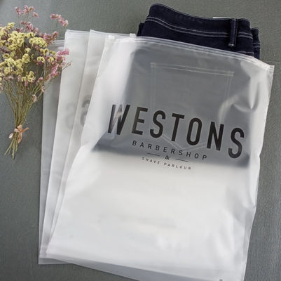 Sacs d'emballage à fermeture à glissière en plastique écologique pour les vêtements 0,08 mm poussiéreux sur mesure