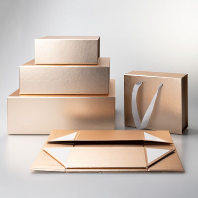 Flap personnalisé mat noir de luxe pliable papier dur fermeture magnétique boîte cadeau pour cadeaux